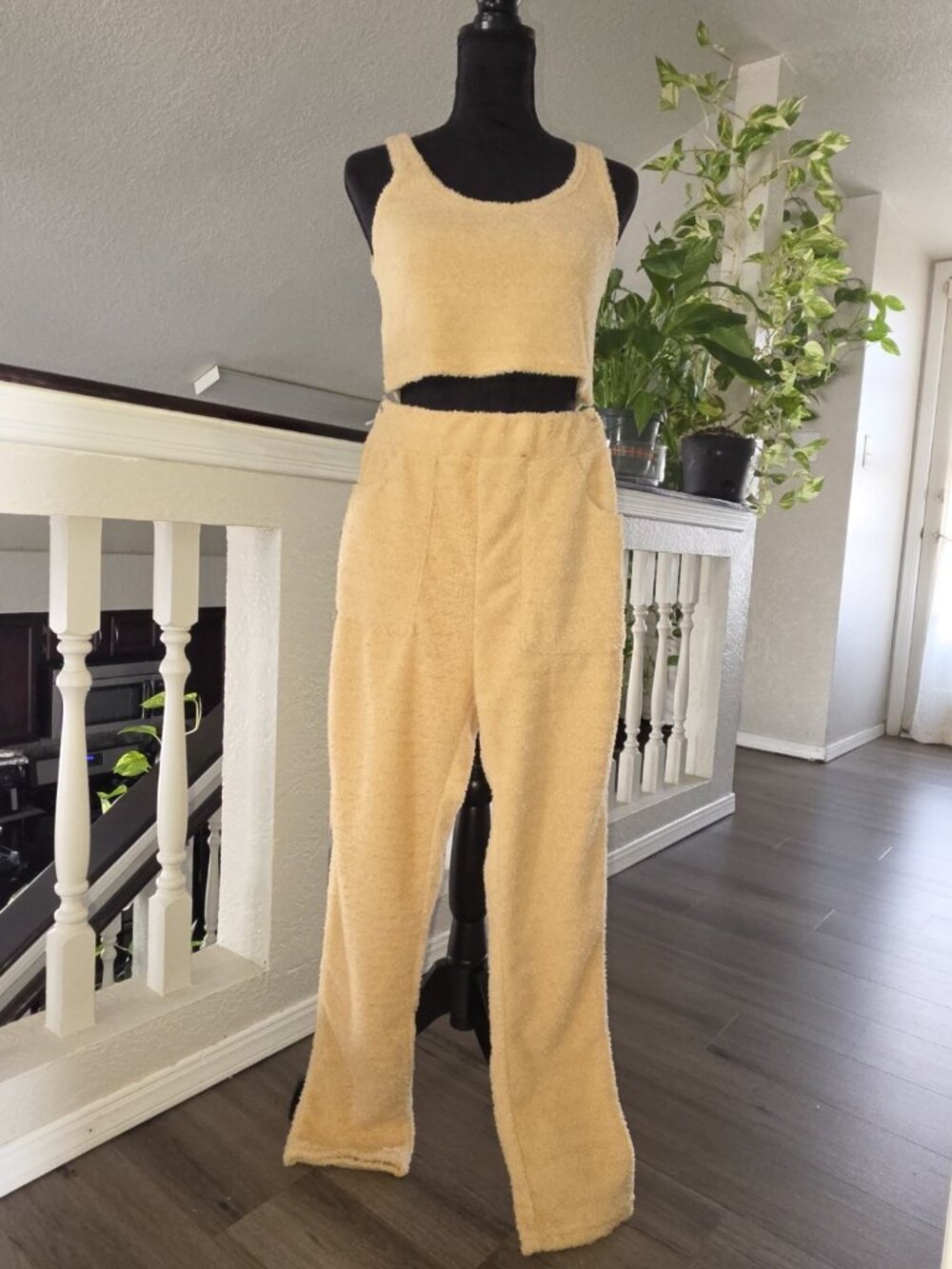 Beige Fleece 3-Piece Pajama Set Robe Tank & Pants w/ Pockets Size M - Picture 7 of 11